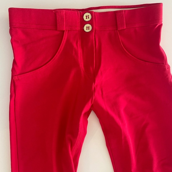 WRUP Fashion - Mid Rise - 7/8 Length - Red - Picture 3 of 5